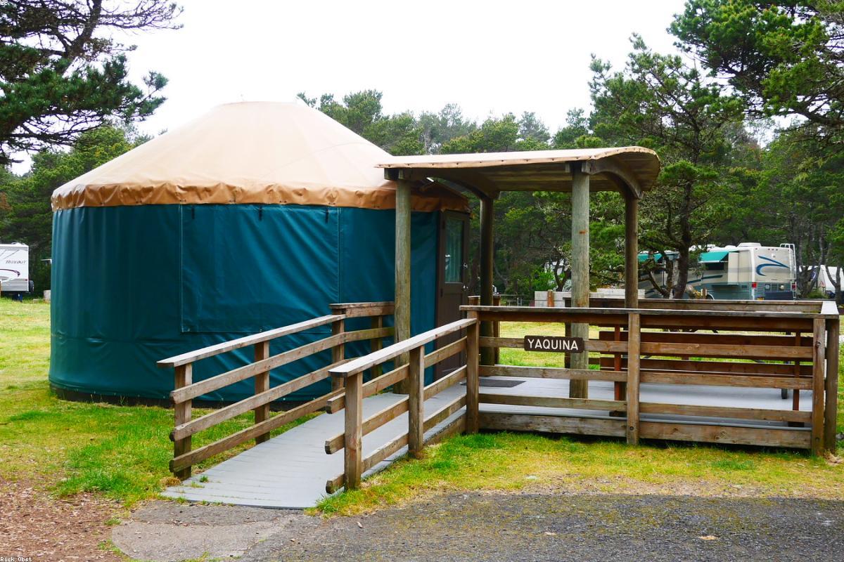 Yourte mongole avec jacuzzi